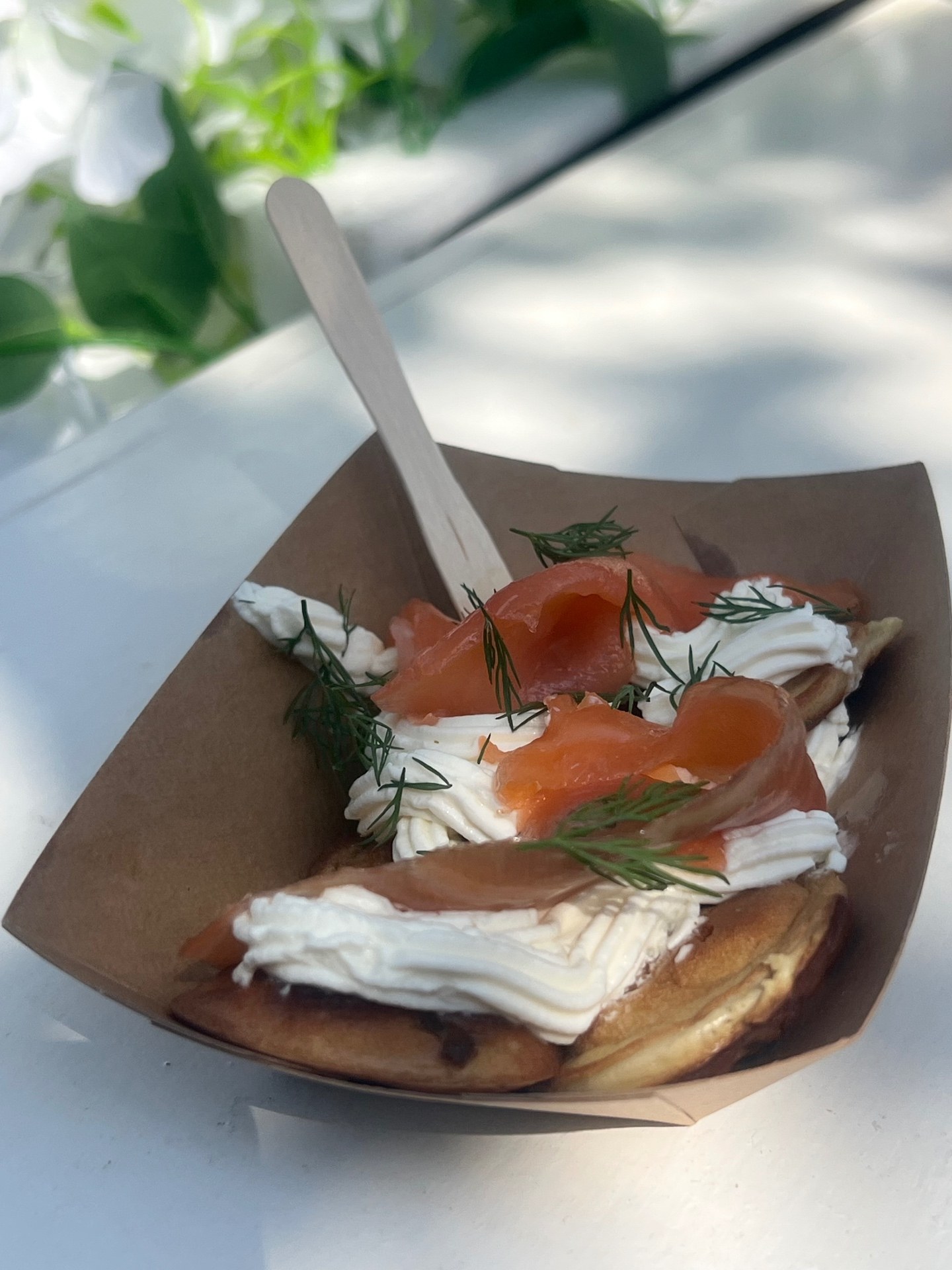 Barquette de pancakes salés au saumon, crème et aneth
